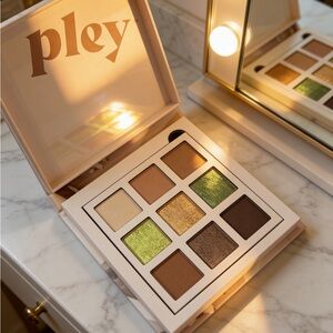 Pley 9-Color Shimmer & Matte Eyeshadow Palette - Green & Gold Accents